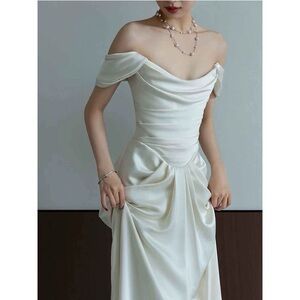 Chic Strapless white Gown